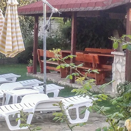 Дом отдыха Eight-bedroom Holiday In *
