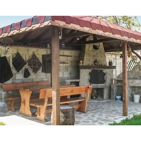 Eight-bedroom Holiday In Дом отдыха Bliznatsi