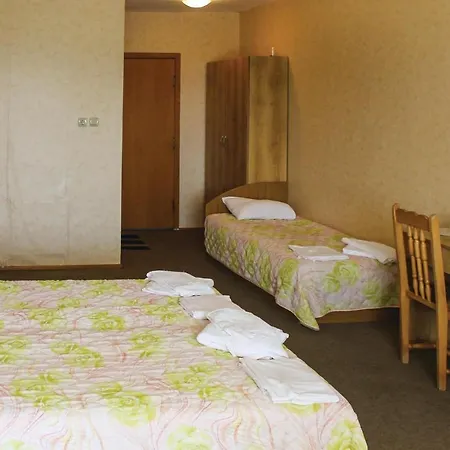Eight-bedroom Holiday In Дом отдыха Bliznatsi
