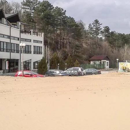Eight-bedroom Holiday In Дом отдыха Bliznatsi