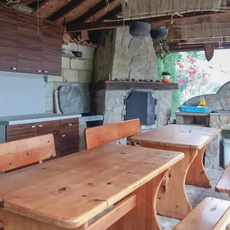 Feriehus Eight-bedroom Holiday In Bliznatsi