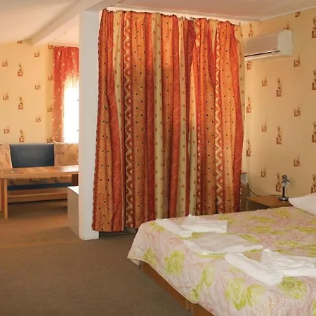 Eight-bedroom Holiday In